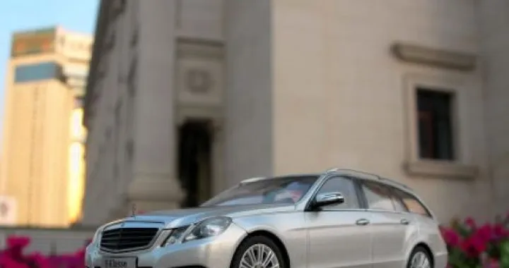 Mercedes Classe E Station Wagon: le prime immagini ufficiali. Del modellino...