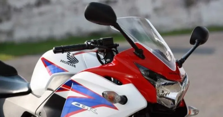 Honda CBR125R 2011: foto ufficiali della piccola sportiva