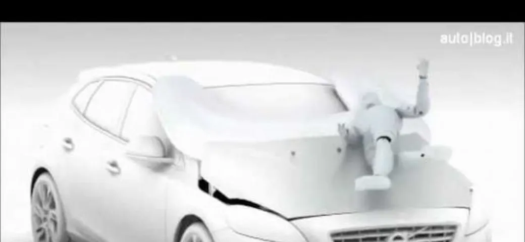 Video Volvo V40: come funziona l'airbag per il pedone