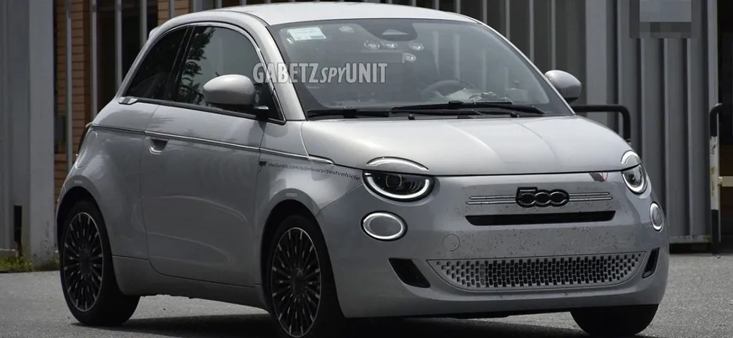 Nuova Fiat 500 Ibrida, la citycar con motore FireFly sorpresa su strada
