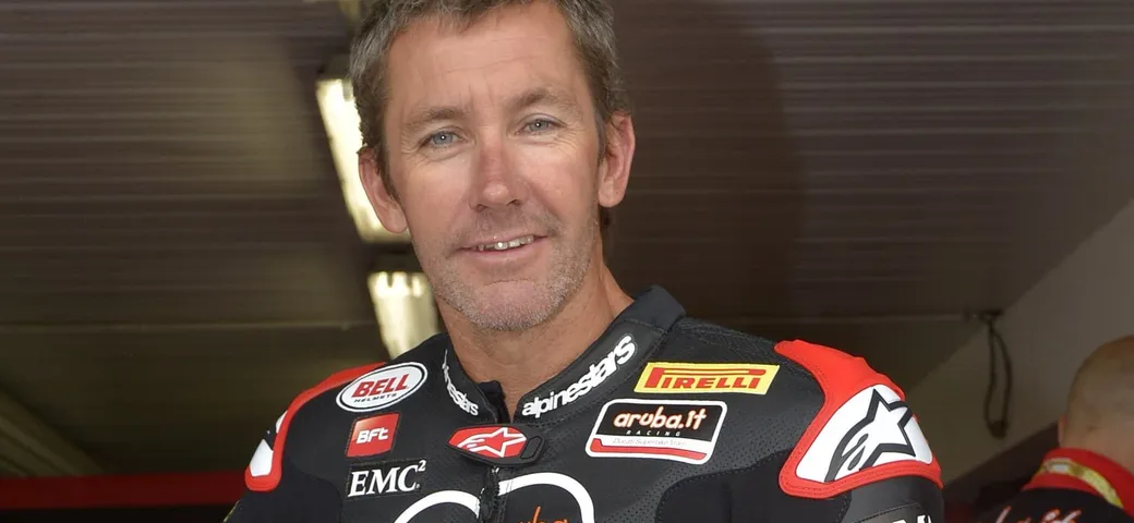 Troy Bayliss vittima di un incidente in bici: una vertebra fratturata per l'australiano