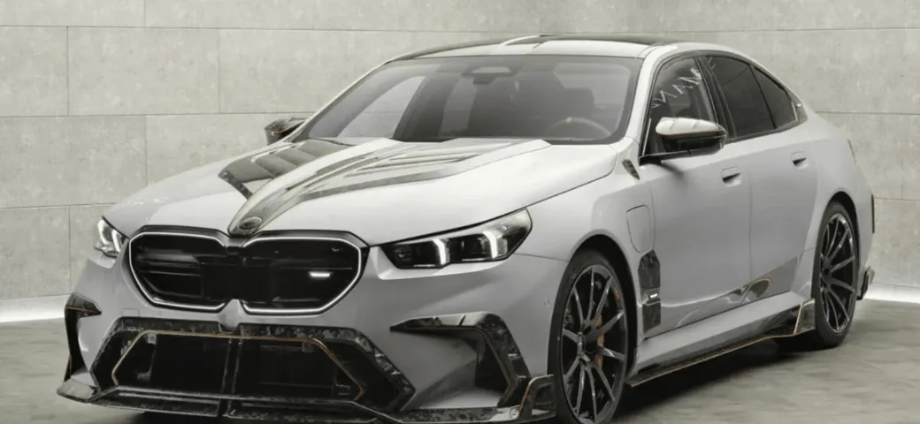 Mansory prende la BMW M5 G90 e la trasforma in una supercar da 838 cavalli
