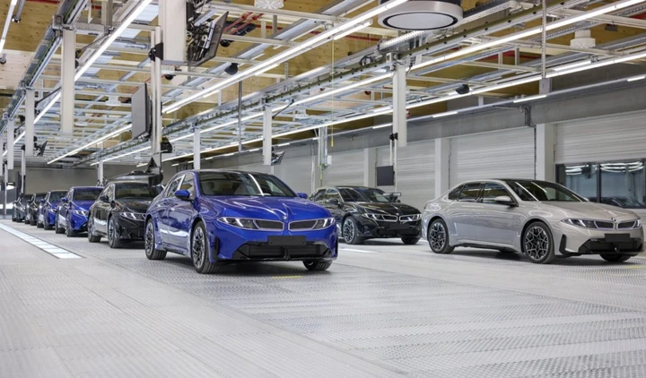 BMW i3, parte la produzione: la nuova elettrica promette fino a 912 km di autonomia