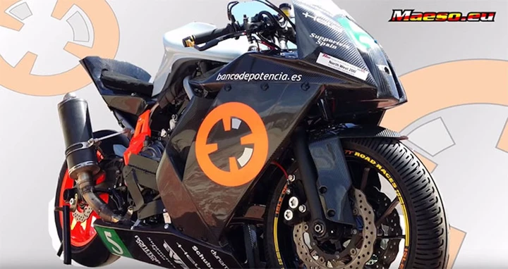 Alla North West 200 con moto ispirata a Star Wars