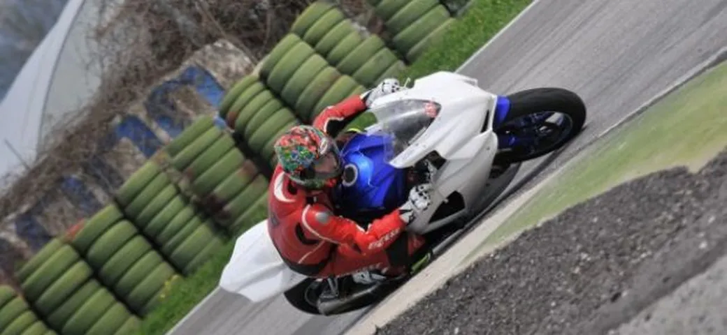 Scatto in Corsa: Suzuki GSX-R 600 K8 al circuito del sele