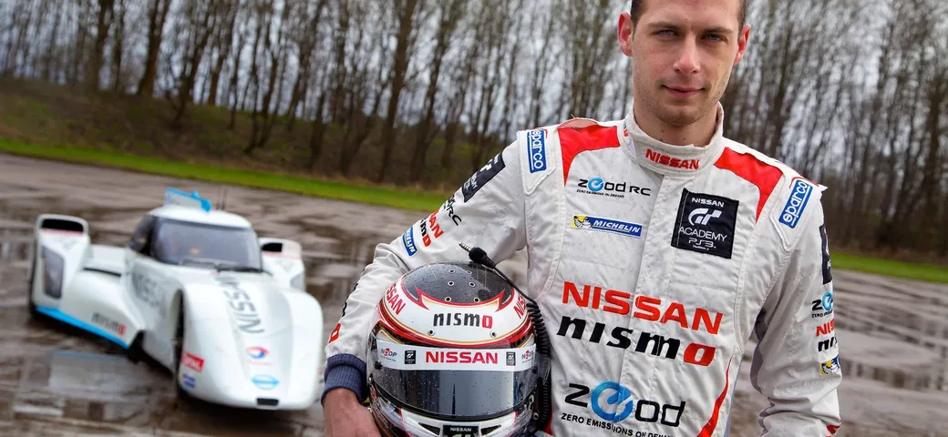 Pilota perde l'udito dopo anni di motorsport: l'importanza della prevenzione