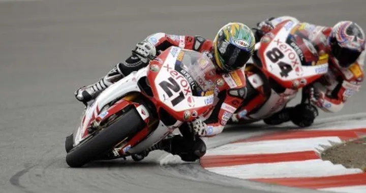 SBK: Troy Bayliss allunga in classifica ma Haga si avvicina