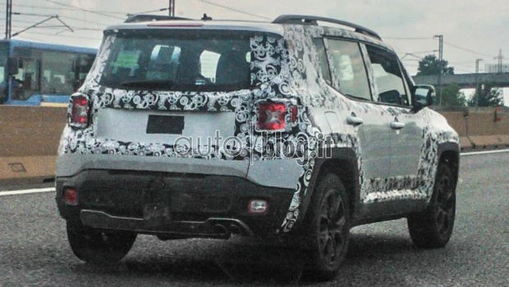 Jeep Renegade: nuove foto spia su strada