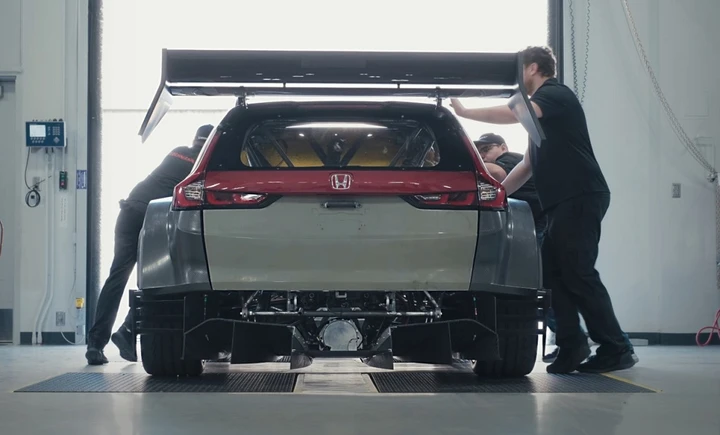 Honda CR-V Hybrid Racer: SUV ibrido da 800 CV [Video]