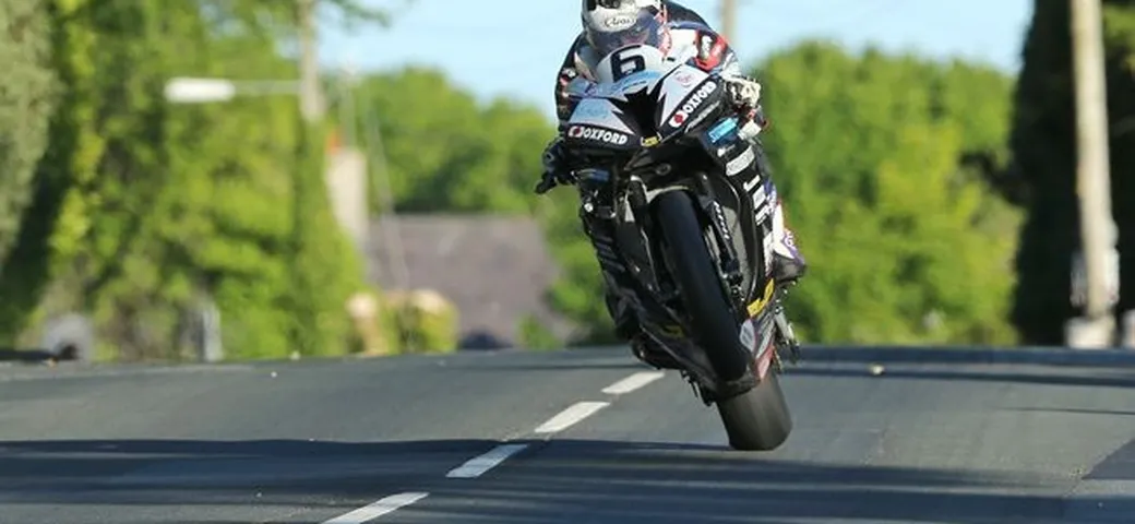 TT 2016, acuto di Michael Dunlop in SBK. Polemiche per la Honda MotoGP