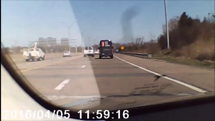Il Tesla Autopilot evita un incidente