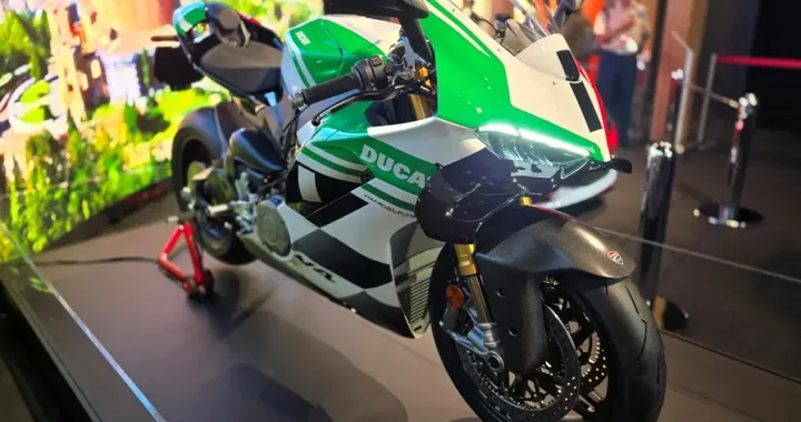 Ducati porta la Panigale V4 Tricolore all'Expo Osaka per celebrare il Made in Italy