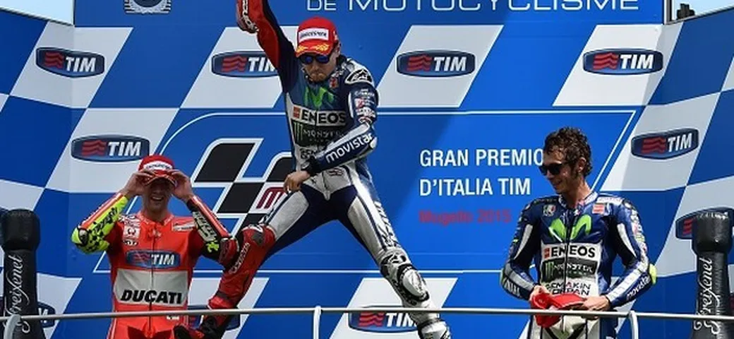 MotoGP Mugello 2015 | Gara | Trionfo per Jorge Lorenzo, secondo posto per Iannone, Rossi 3°, fuori Dovizioso e Marquez