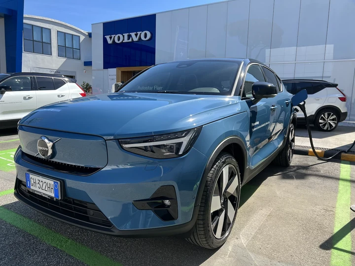 Colonnine di ricarica hpc Volvo: arrivano ad Autostar Roma