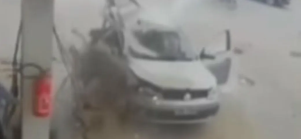 Auto a gas salta in aria per l'esplosione della bombola [Video]