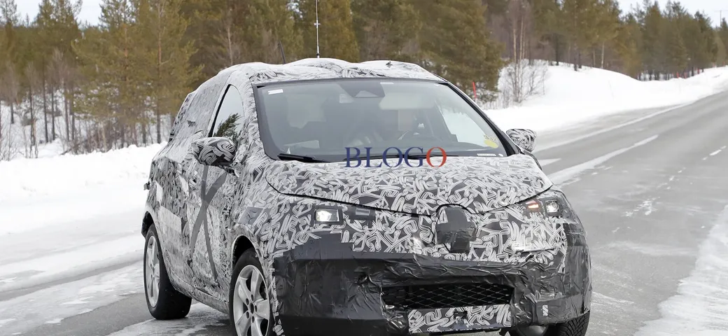 Auto elettriche: Renault Zoe, foto spia su strada della seconda generazione