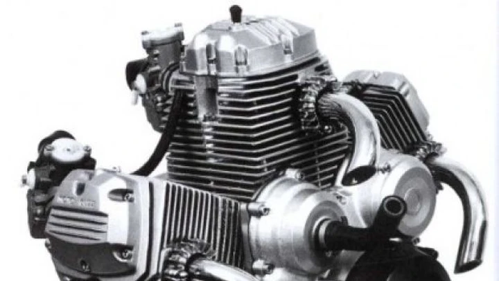Moto Guzzi W103: esperimento a 3 cilindri