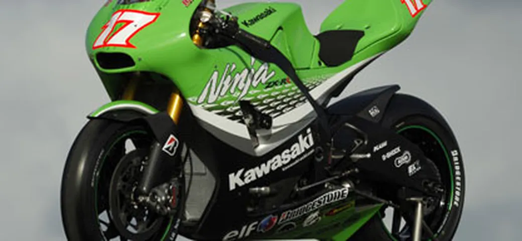 La Kawasaki svela i segreti della ZX-RR