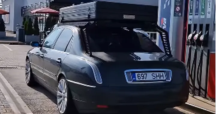 Lancia Thesis abbandonata torna a vivere, viaggio di 6.200 km come "camper"