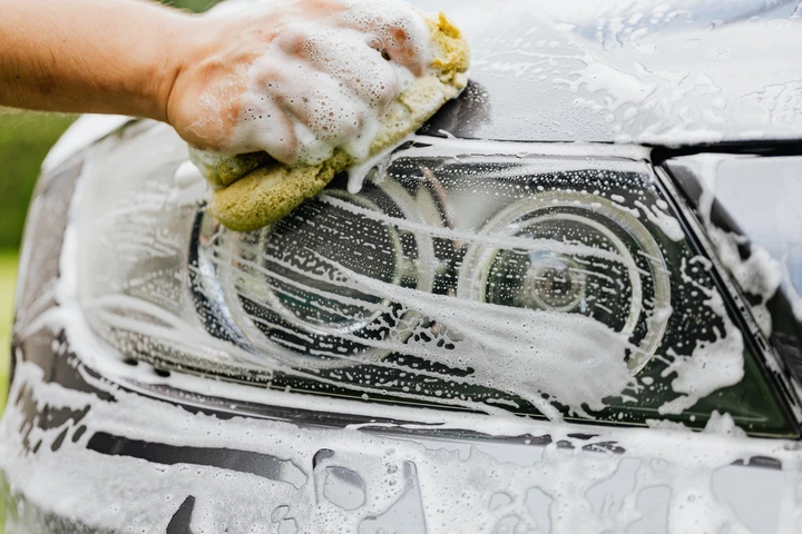 Pulizia dell’auto in inverno: consigli e prodotti