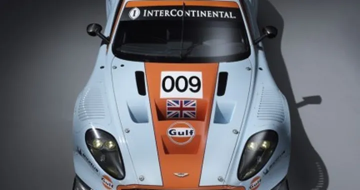 Aston Martin DBR9s in livrea Gulf