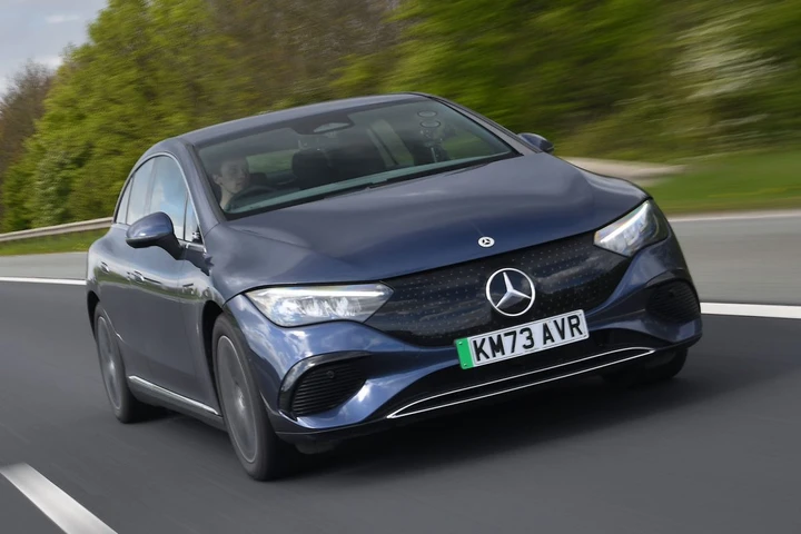 Mercedes-Benz, stop a EQE ed EQE SUV, arrivano C-Class EQ e GLC EQ