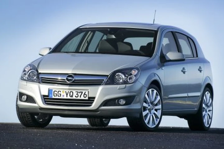 Opel Astra - un facelift per il Motor Show di Bologna