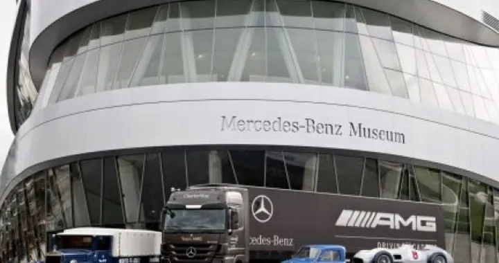 Mercedes: la storia delle Frecce d'Argento in tre autoarticolati