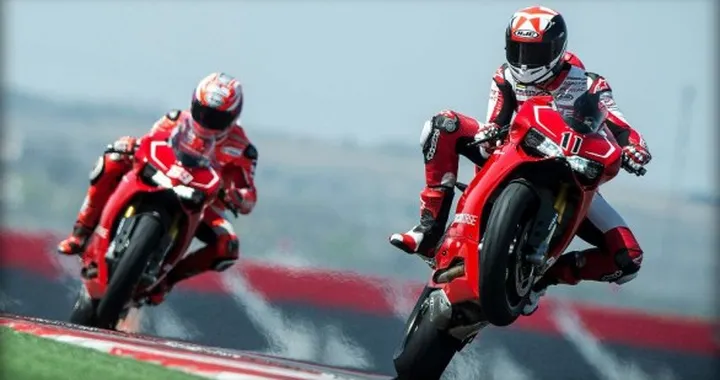 Nicky Hayden e Ben Spies provano la 1199 Panigale R ad Austin