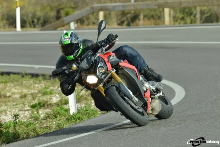 BMW S 1000 R 2014: il test di motoblog