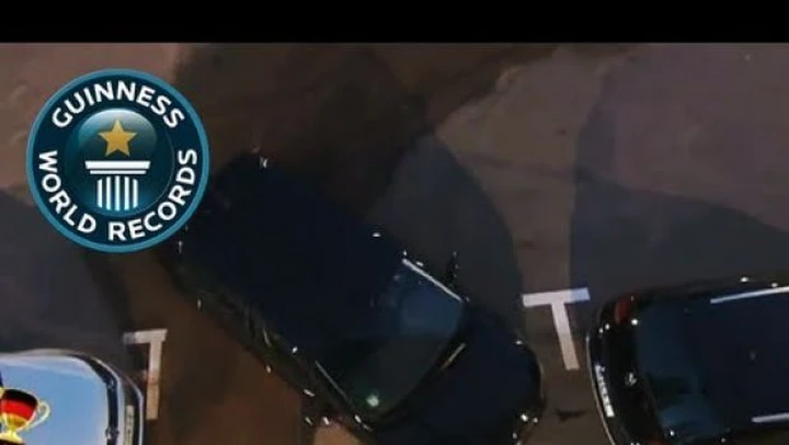 Curiosità: stabilito il nuovo record di parcheggio parallelo