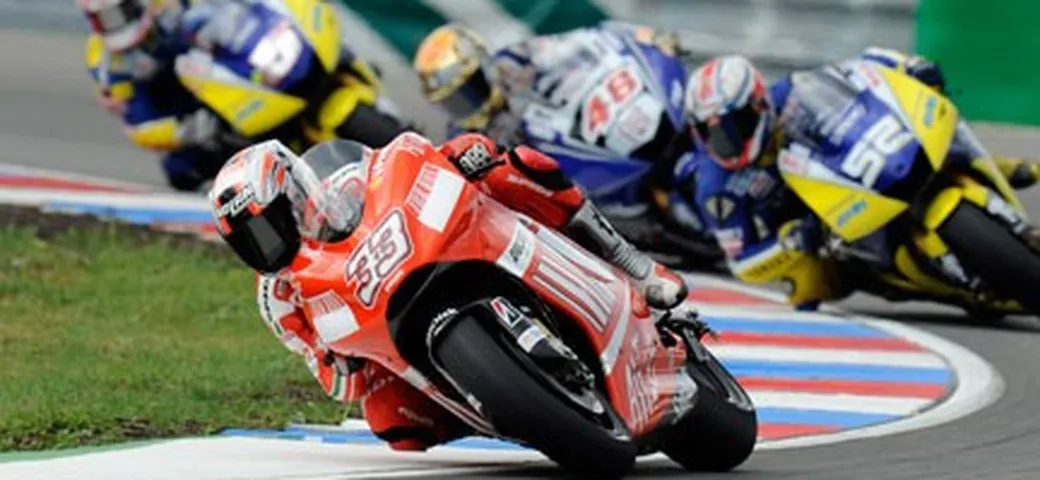 Buon settimo posto per Melandri, Stoner non getta la spugna