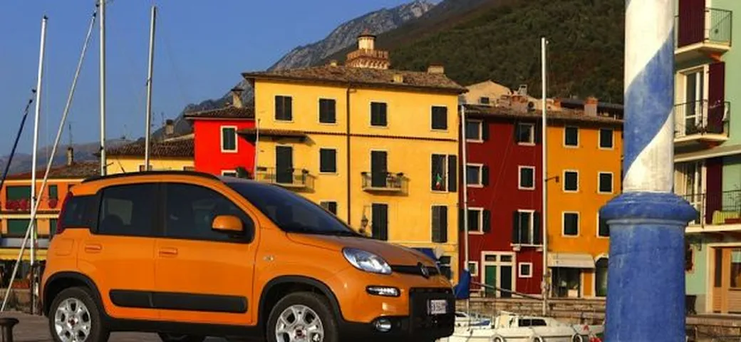 Rapina in un bar vicino Pomigliano: attimi di terrore per 3 collaudatori Fiat e danni alle auto in prova