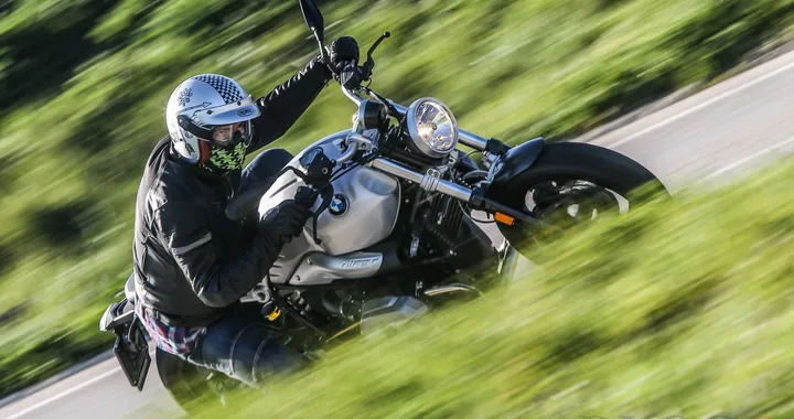 BMW R nineT Pure e Racer: la prova
