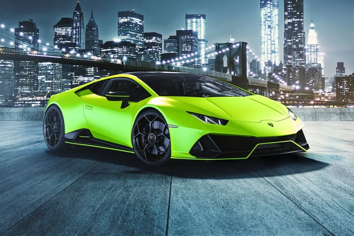 Lamborghini Huracán EVO Fluo Capsule: supercar audace ed elegante