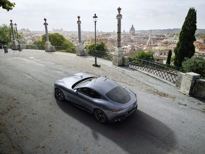 Ferrari Roma: set nella capitale per far rivivere la Dolce Vita