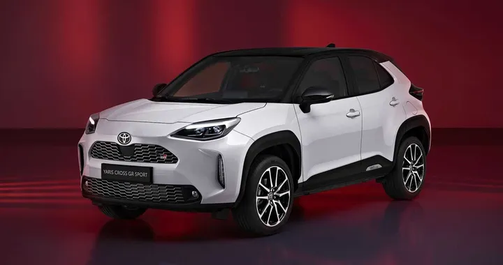 Toyota Yaris Cross GR Sport: prezzo da 32.900 euro