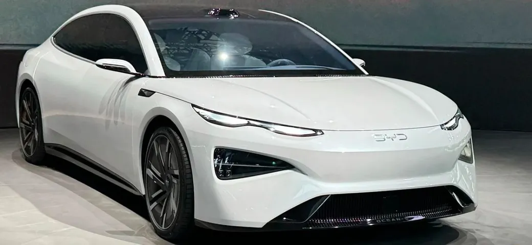 BYD a caccia di record, 13 milioni di NEV prodotti: gli altri guardano