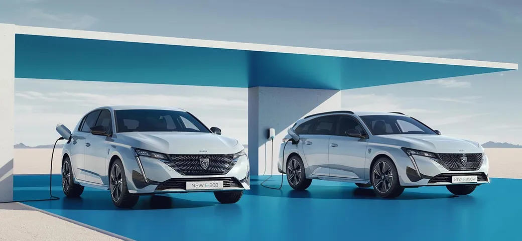 Peugeot e-308 ed e-308 SW: la compatta elettrica del Leone