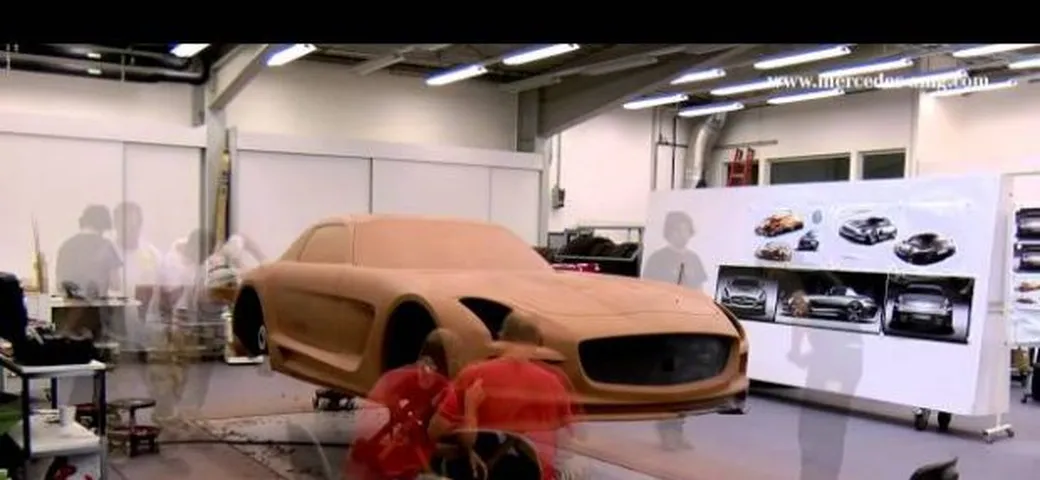 Mercedes SLS AMG Black Series: il video del modello in argilla