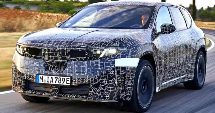 Prototipo di BMW iX3 Neue Klasse combina un disastro: brutto incidente