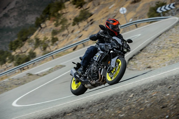 Yamaha MT-10 2016: primo contatto