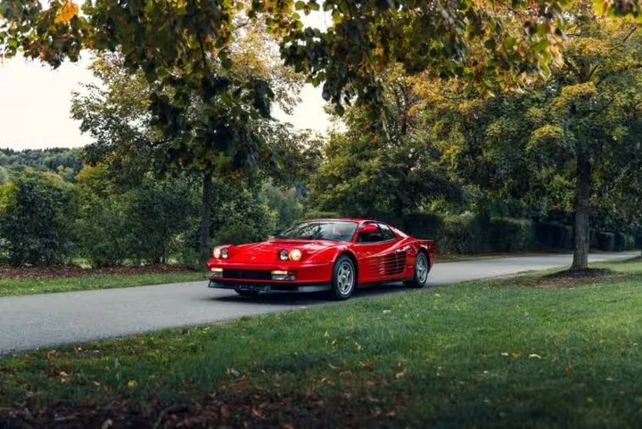Ferrari Testarossa monospecchio all’asta: 33.000 km e nessun prezzo di riserva