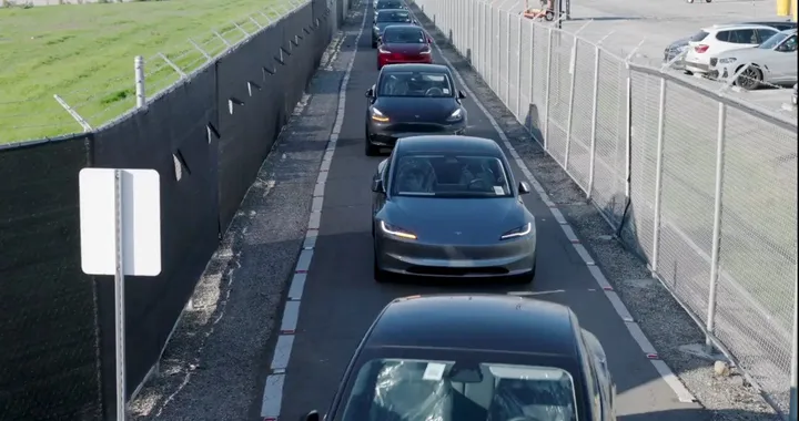 Tesla Cybertruck, stop alla produzione in Texas