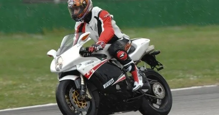 MV F4 312R: adrenalina tra i cordoli di Monza