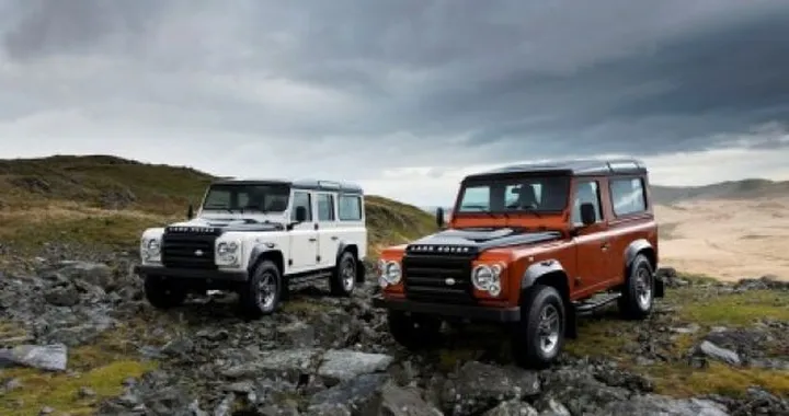 Land Rover Defender: ecco le Limited Editions "Fire" e "Ice"