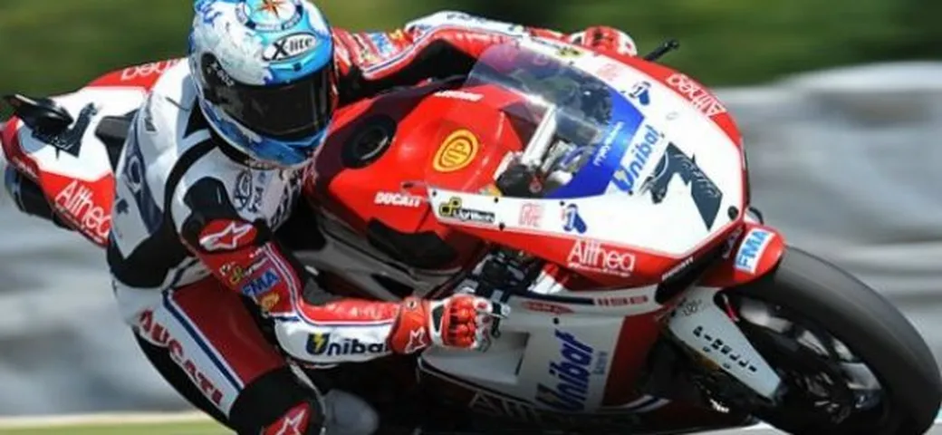 WSBK: Carlos Checa al comando delle qualifiche davanti a Berger e Sykes. In Supersport comanda Gino Rea