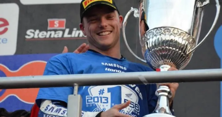 Superbike: Alex Lowes firma col team Voltcom Crescent Suzuki