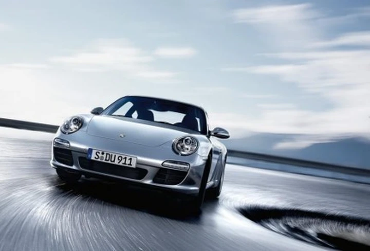 Porsche 911 Carrera 4 PDK: un colpo di freno a mano e cambia la trazione