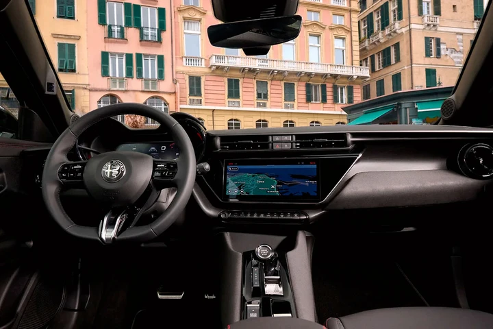 Alfa Romeo Junior, arriva la modifica che molti aspettavano: ora l'interno è premium